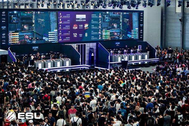 中国足球的 中国足球的